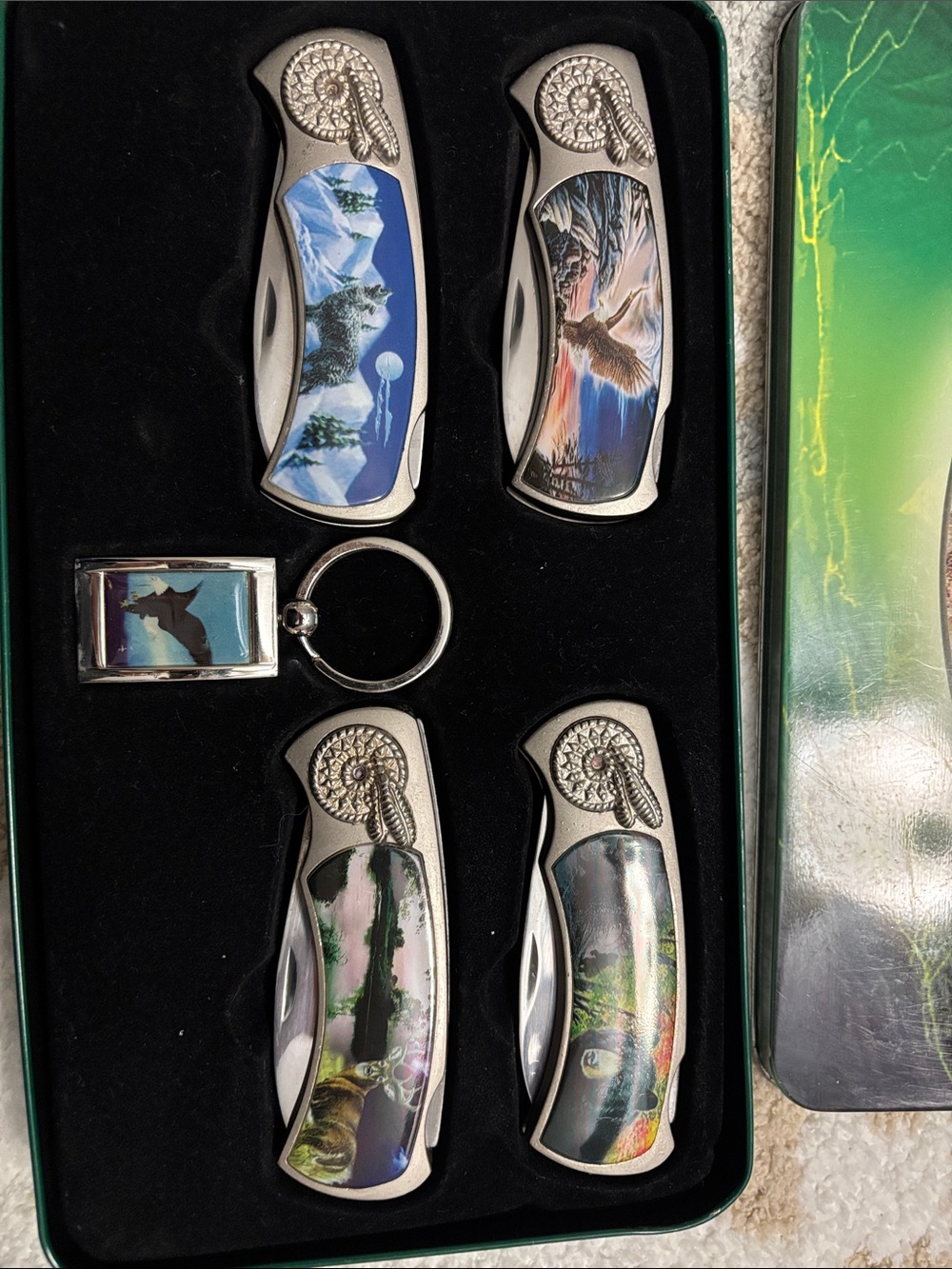 Set of 4 folding Knife Set with Decorative Wildlife Handles - Silver Finish